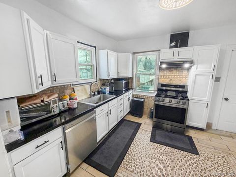 8805 Whitlock Avenue Dearborn City MI 48126
