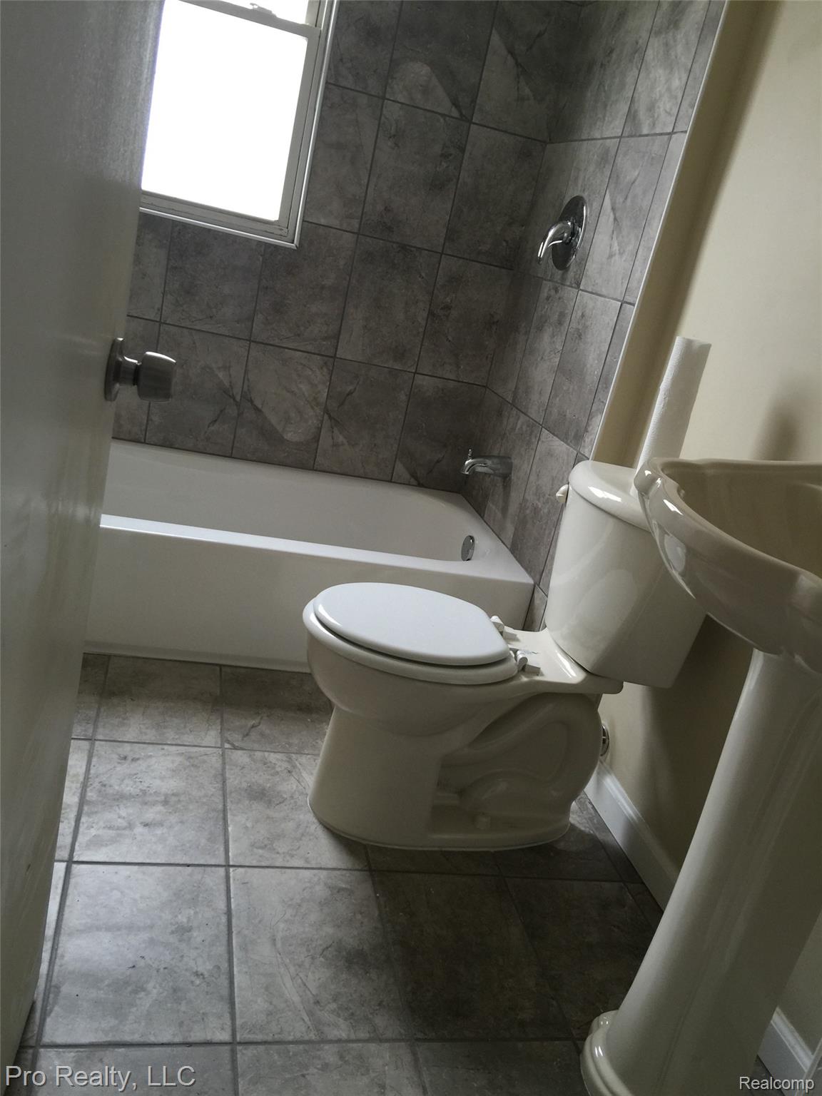 1044 Cloverlawn Avenue