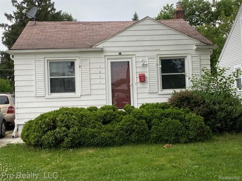 1044 Cloverlawn Avenue Lincoln Park City MI 48146