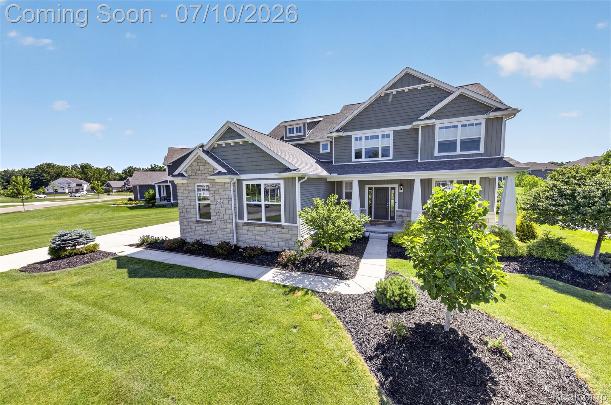 2429 Walnut View Dr