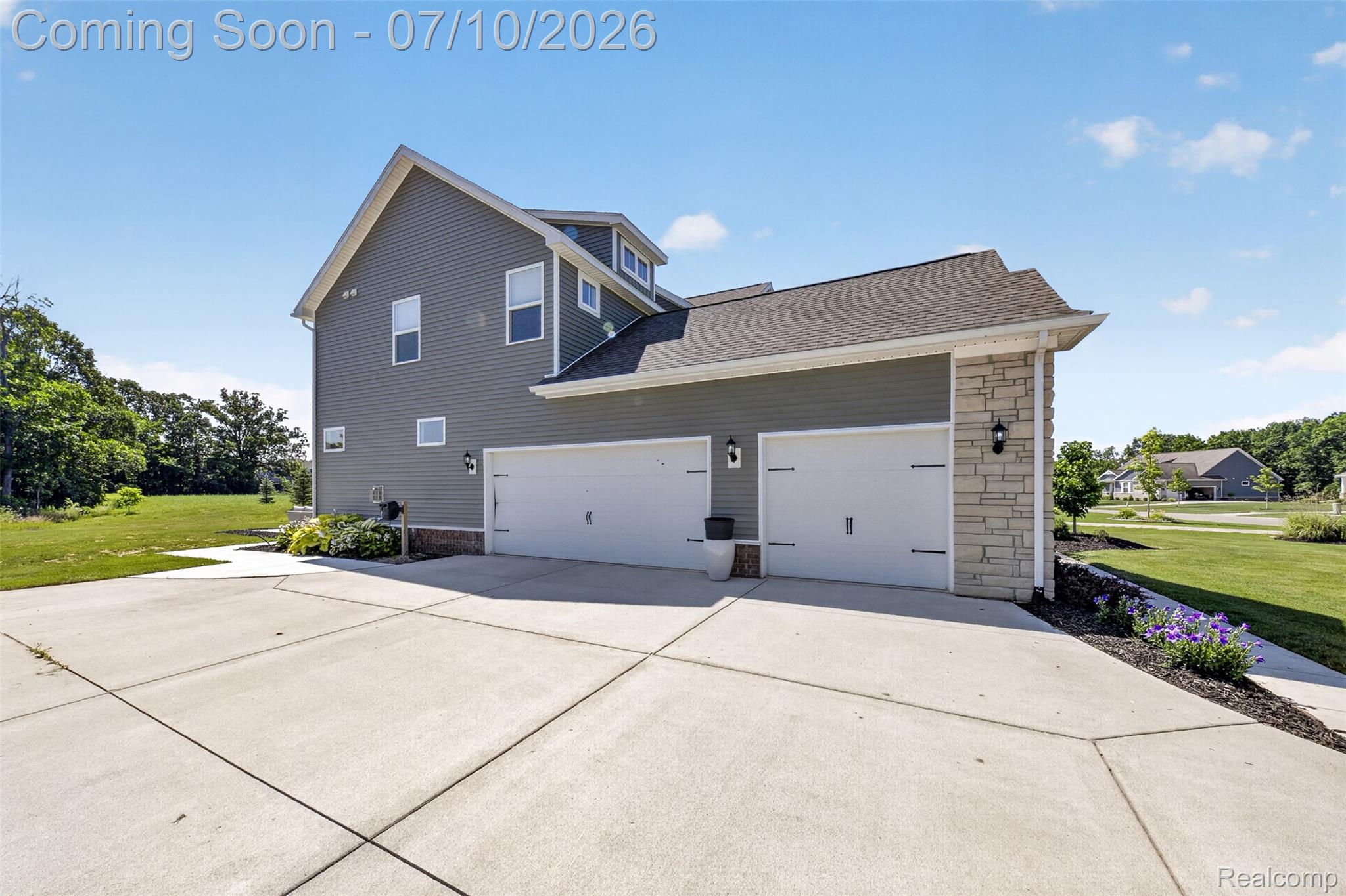 2429 Walnut View Dr