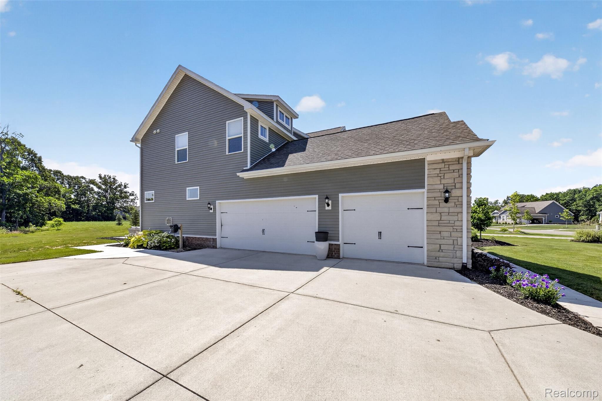 2429 Walnut View Dr