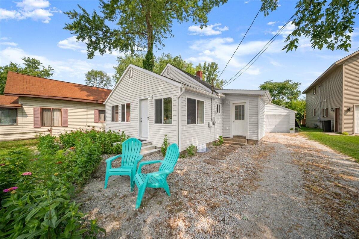 104 Lakeshore Boulevard