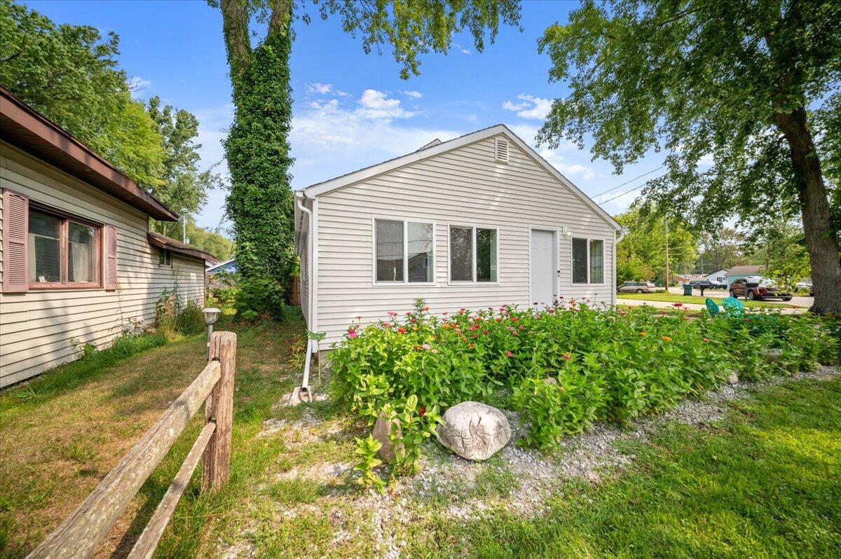 104 Lakeshore Boulevard