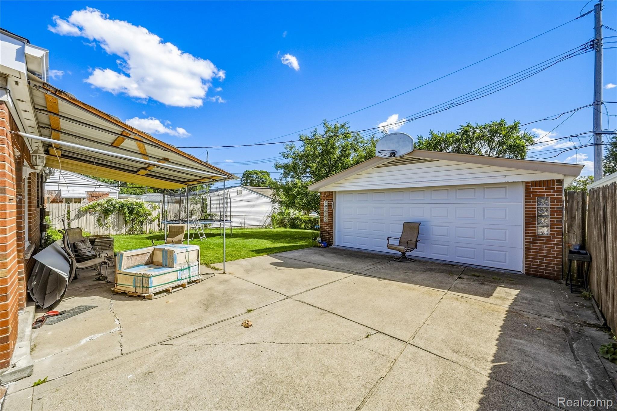 5154 Earl Drive