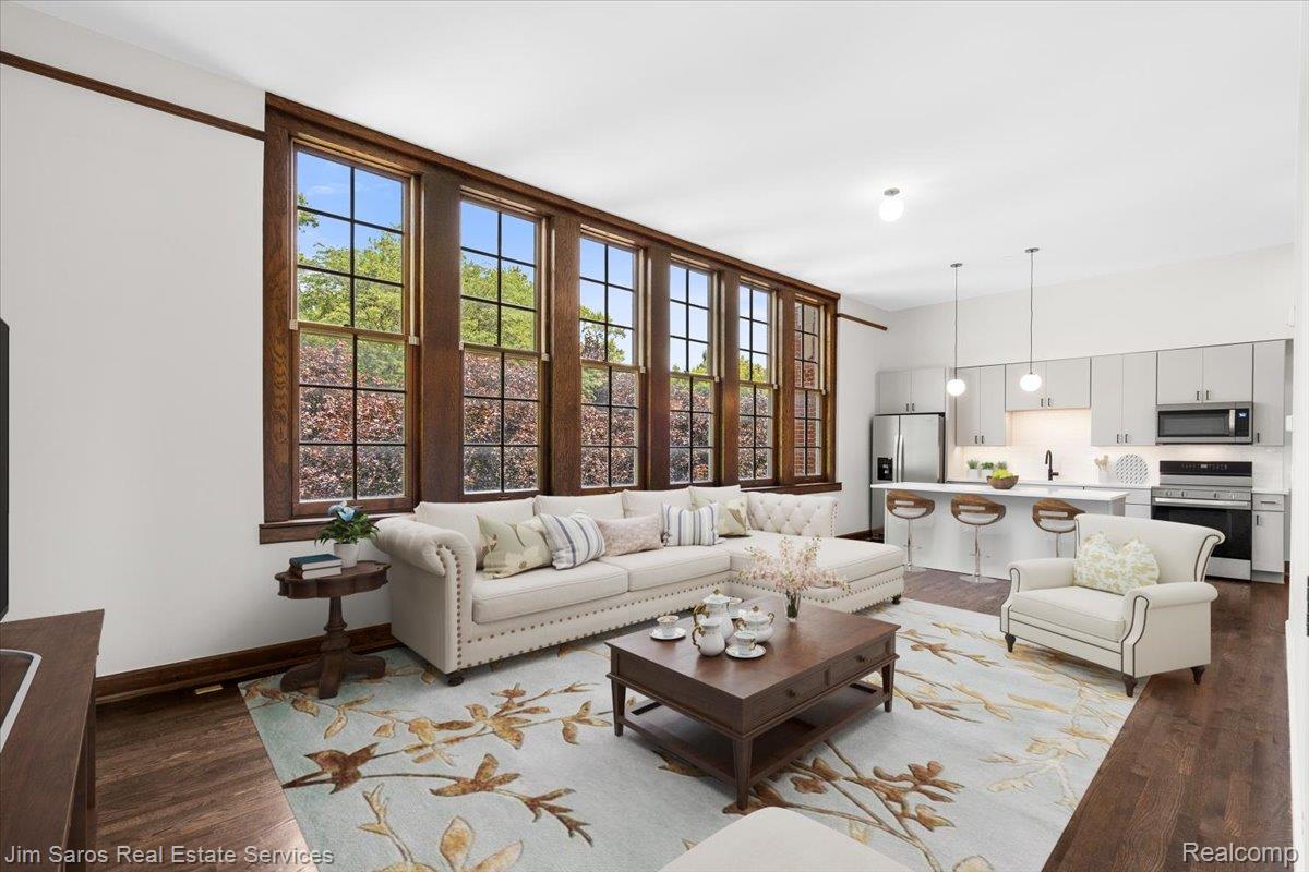389 Saint Clair