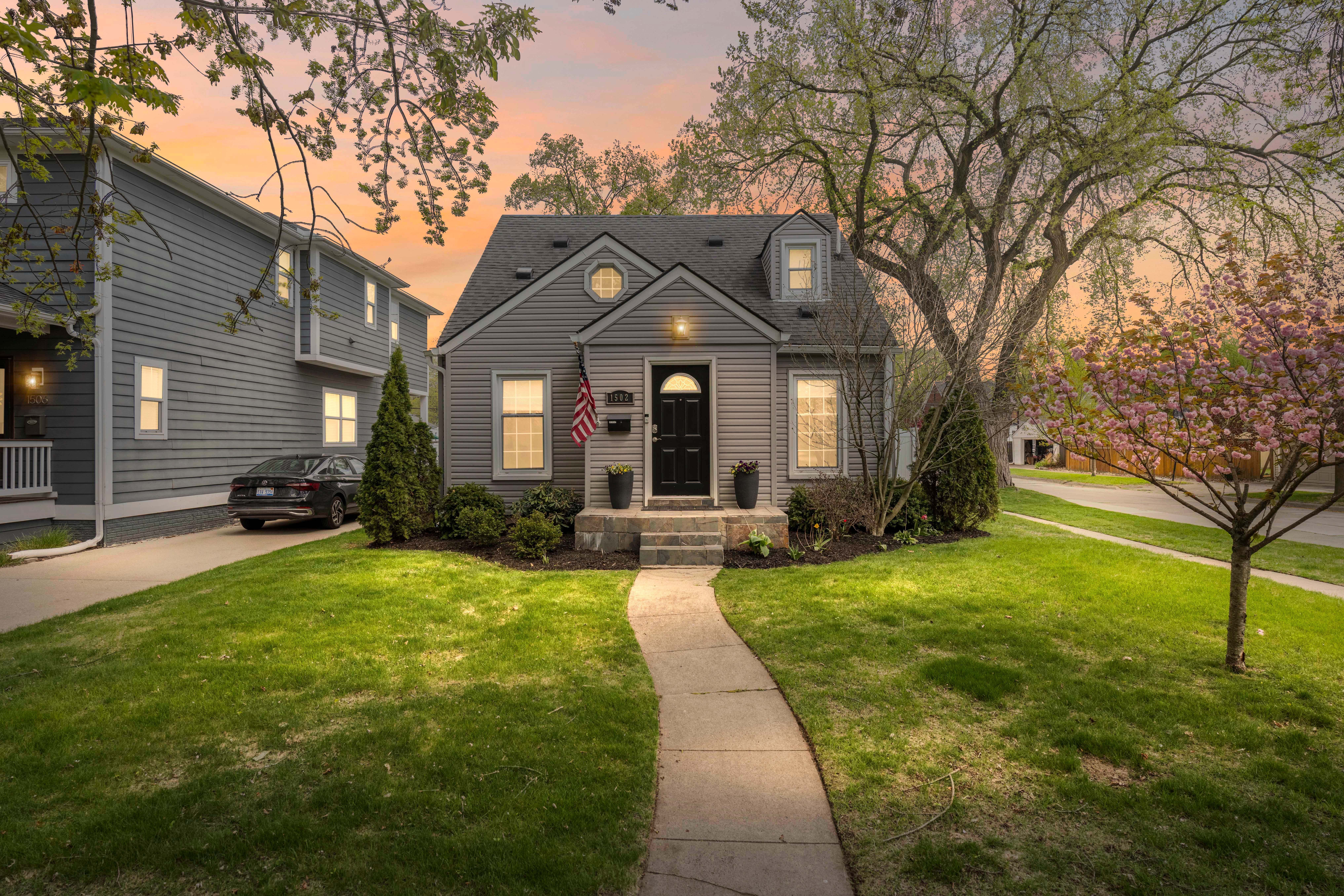 1502 N ALTADENA Avenue