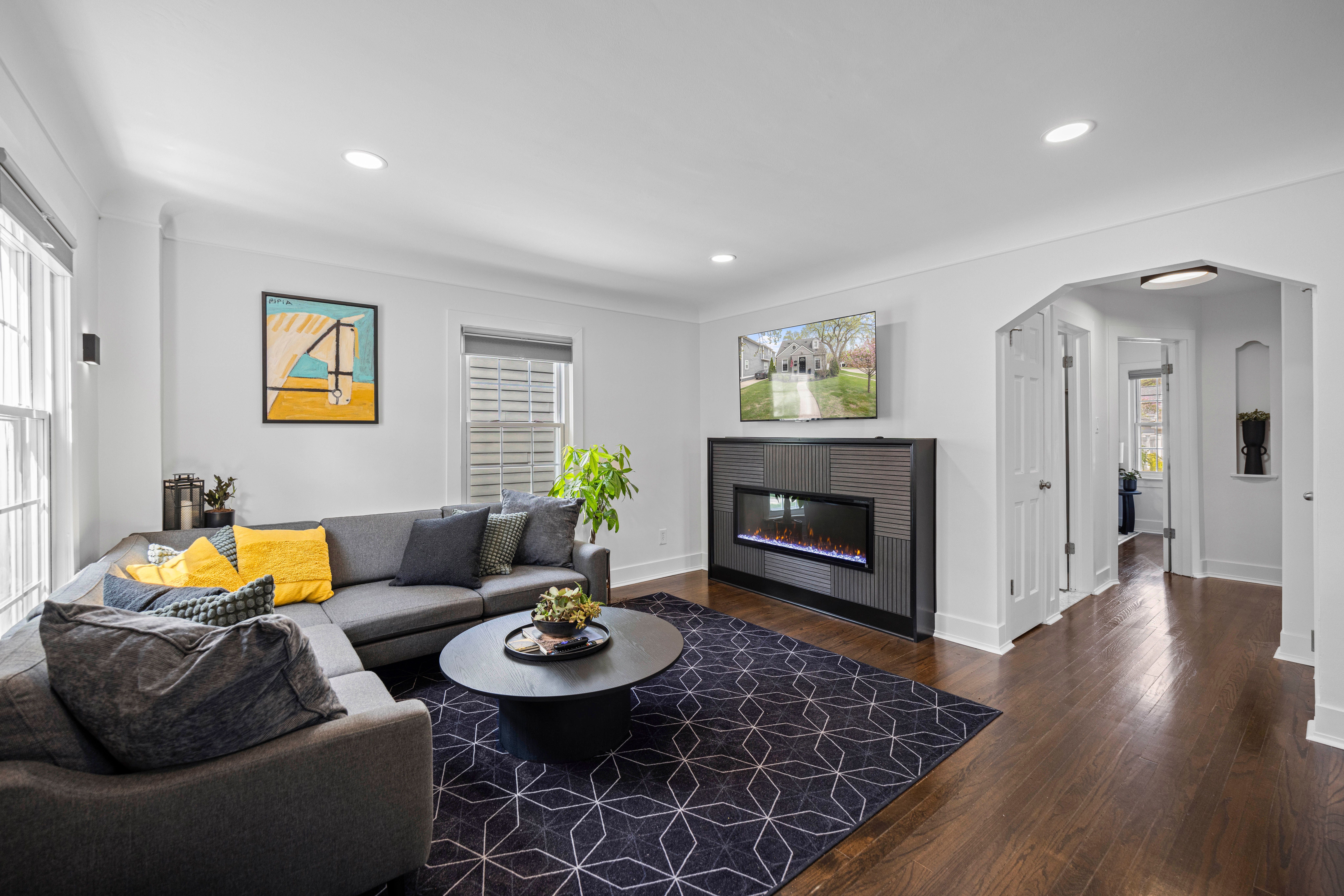 1502 N ALTADENA Avenue