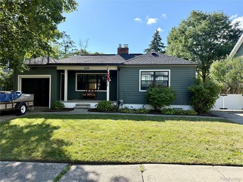 2399 Royal Avenue Berkley City MI 48072