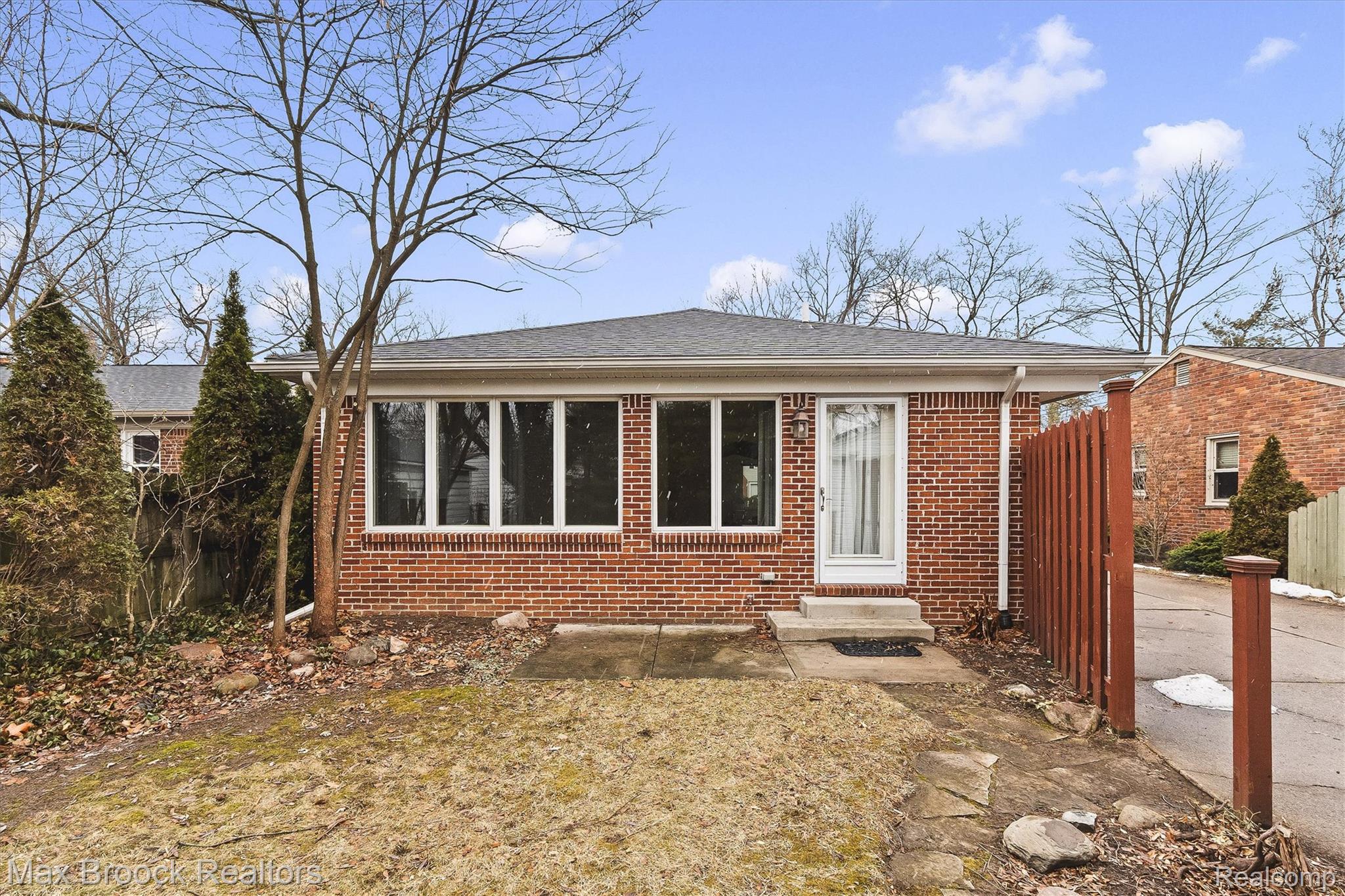 2440 Ferncliff Avenue