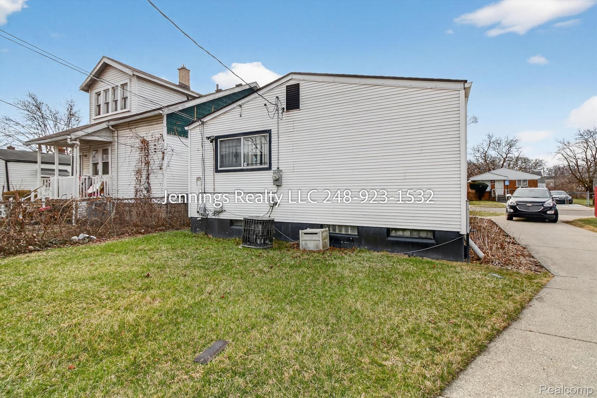 18676 Syracuse Street