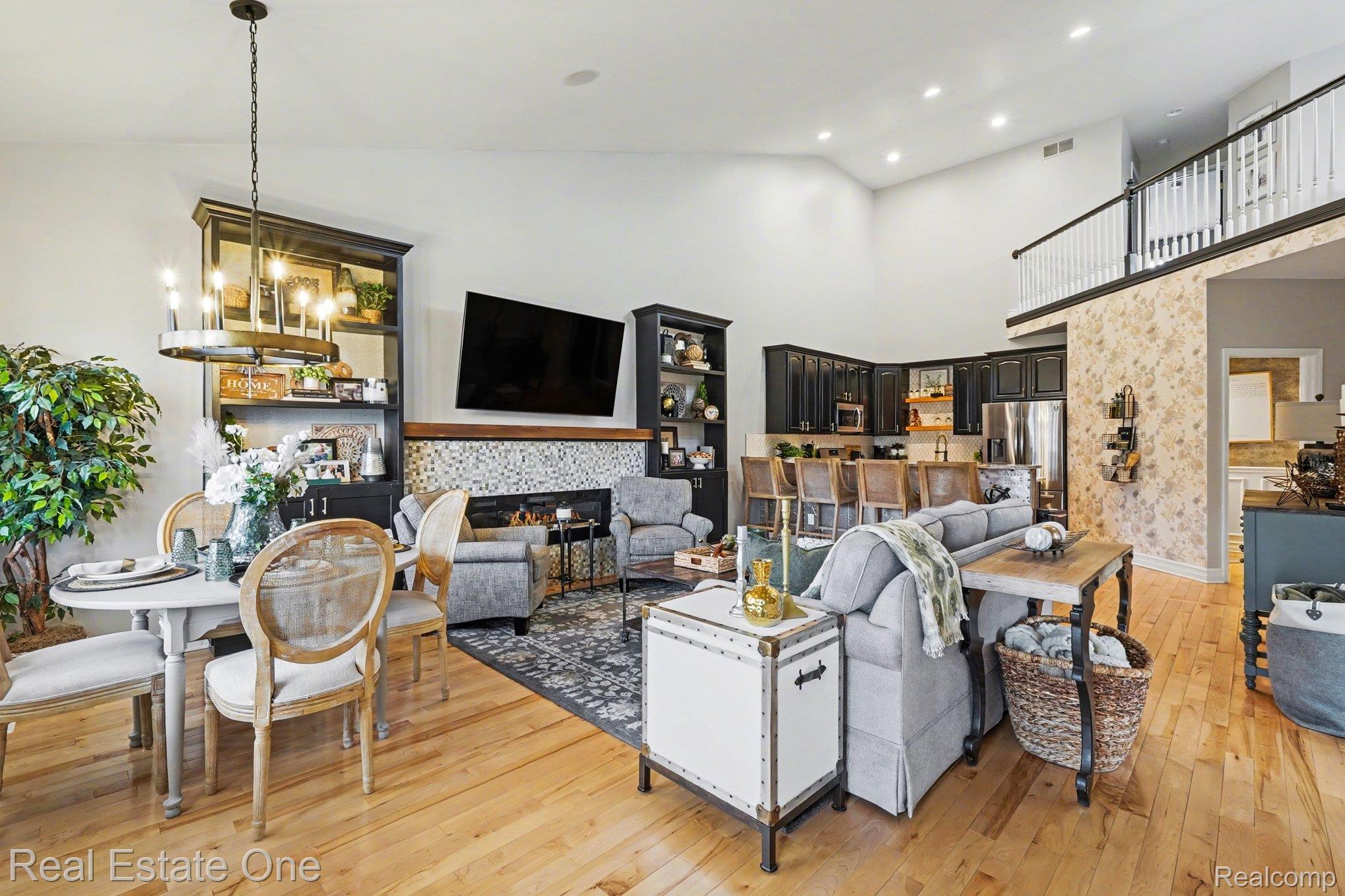 686 W Bluff Court 23