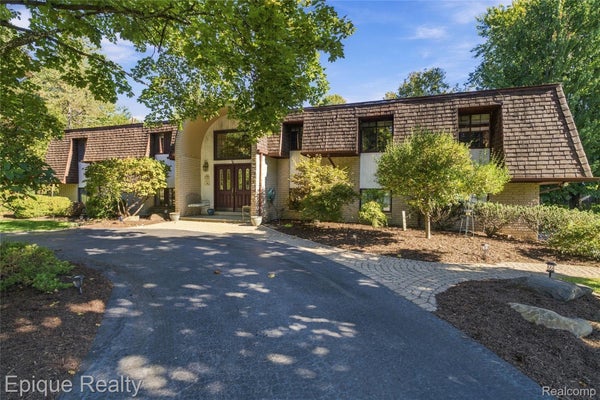 1570 LOMOND LN, ROCHESTER HILLS, MI 48309 - Image e9ff9eddc6a5805f1913dde56d6fc8d8/2435636048