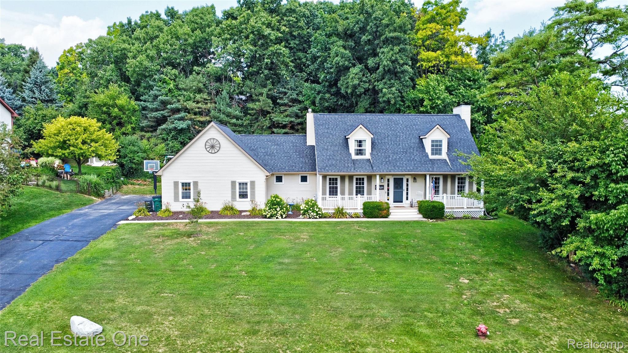 6360 Woodcrest Ridge