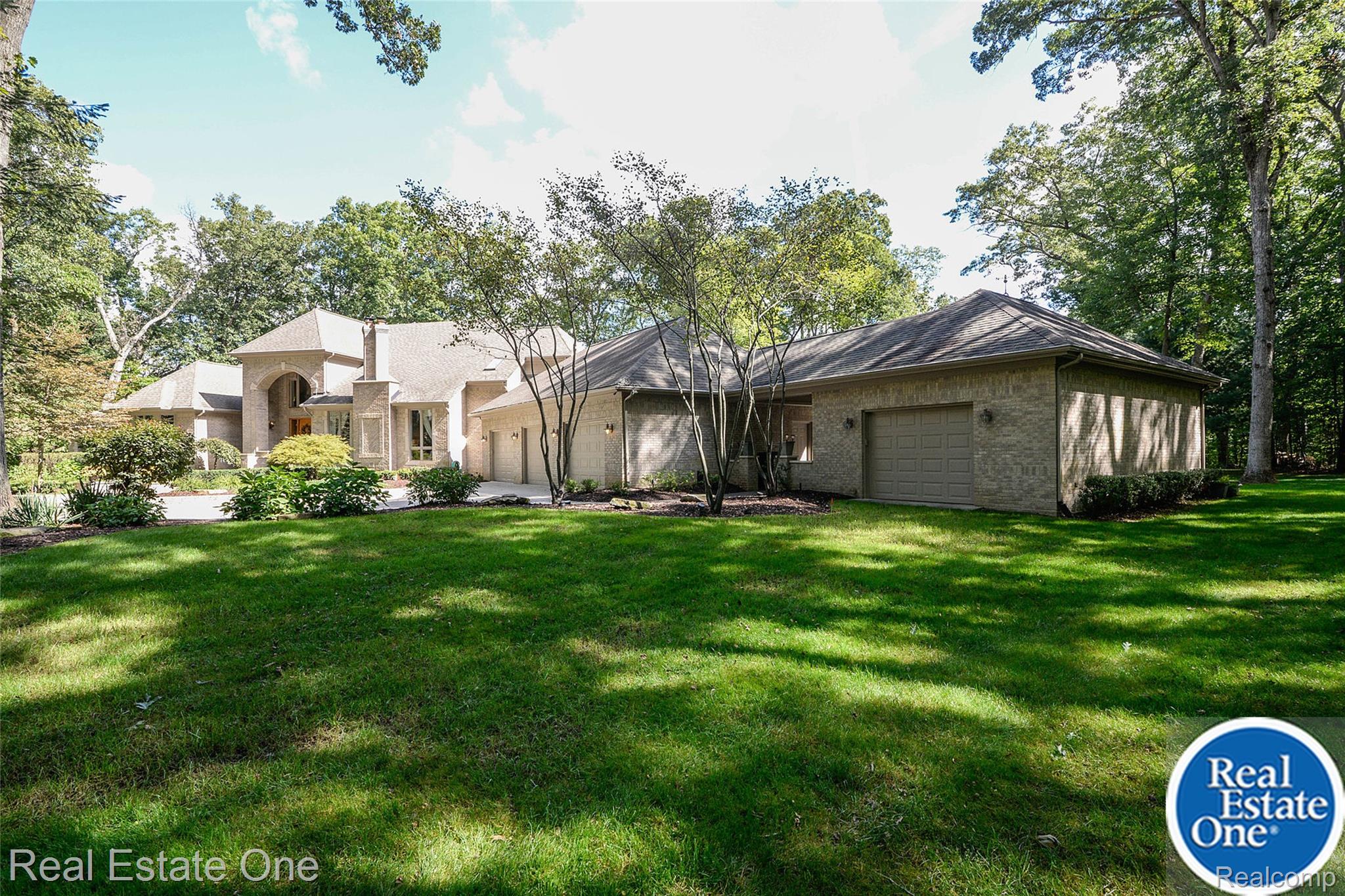 9673 CROSS CREEK Drive