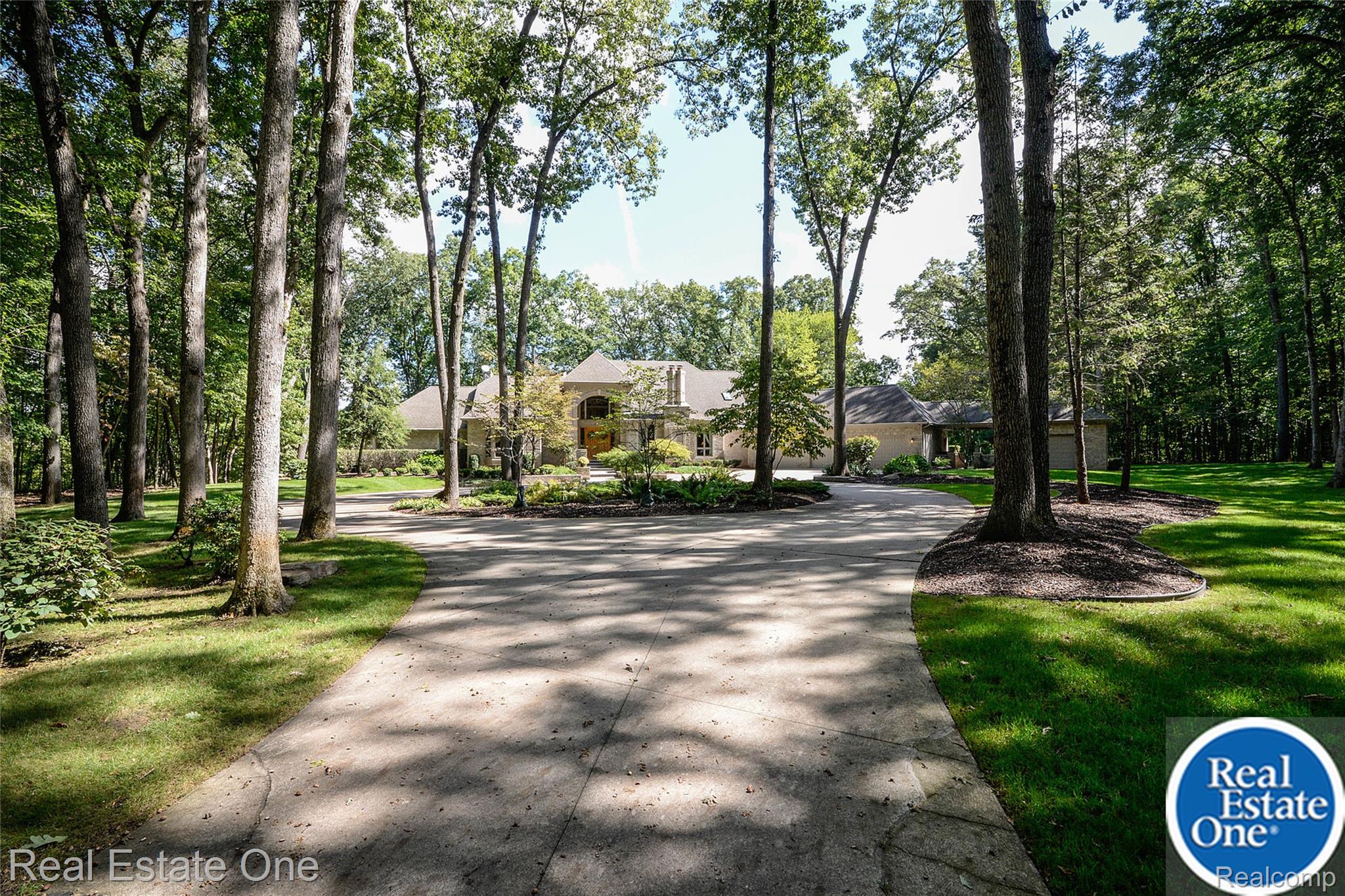 9673 CROSS CREEK Drive