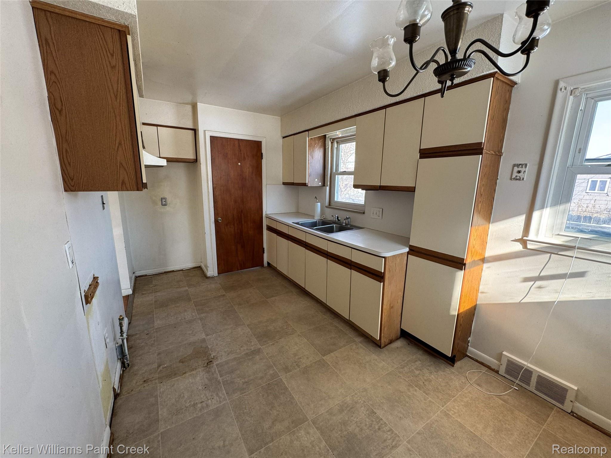 29142 Rosewood Street