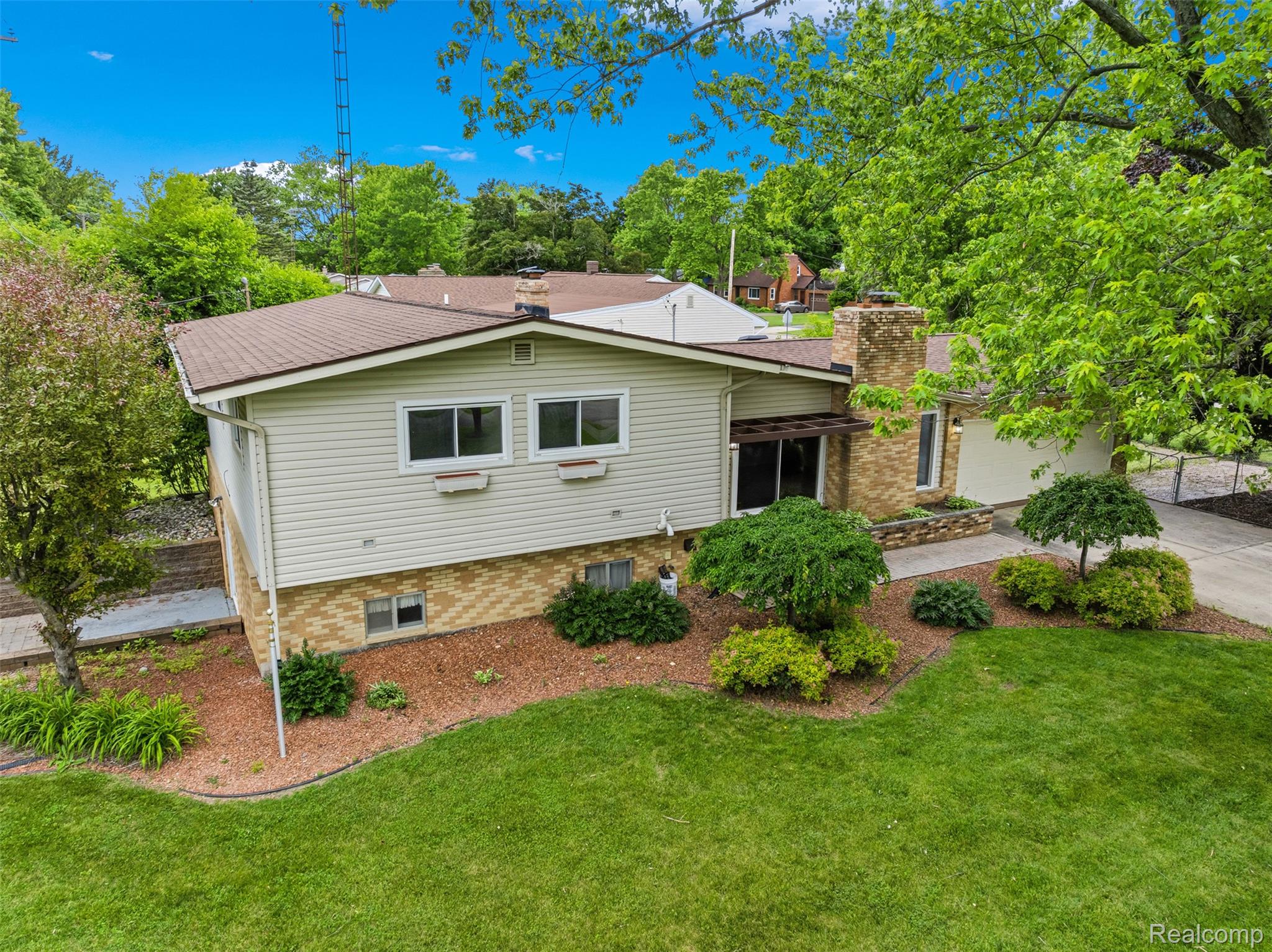 5120 Hillcrest Circle