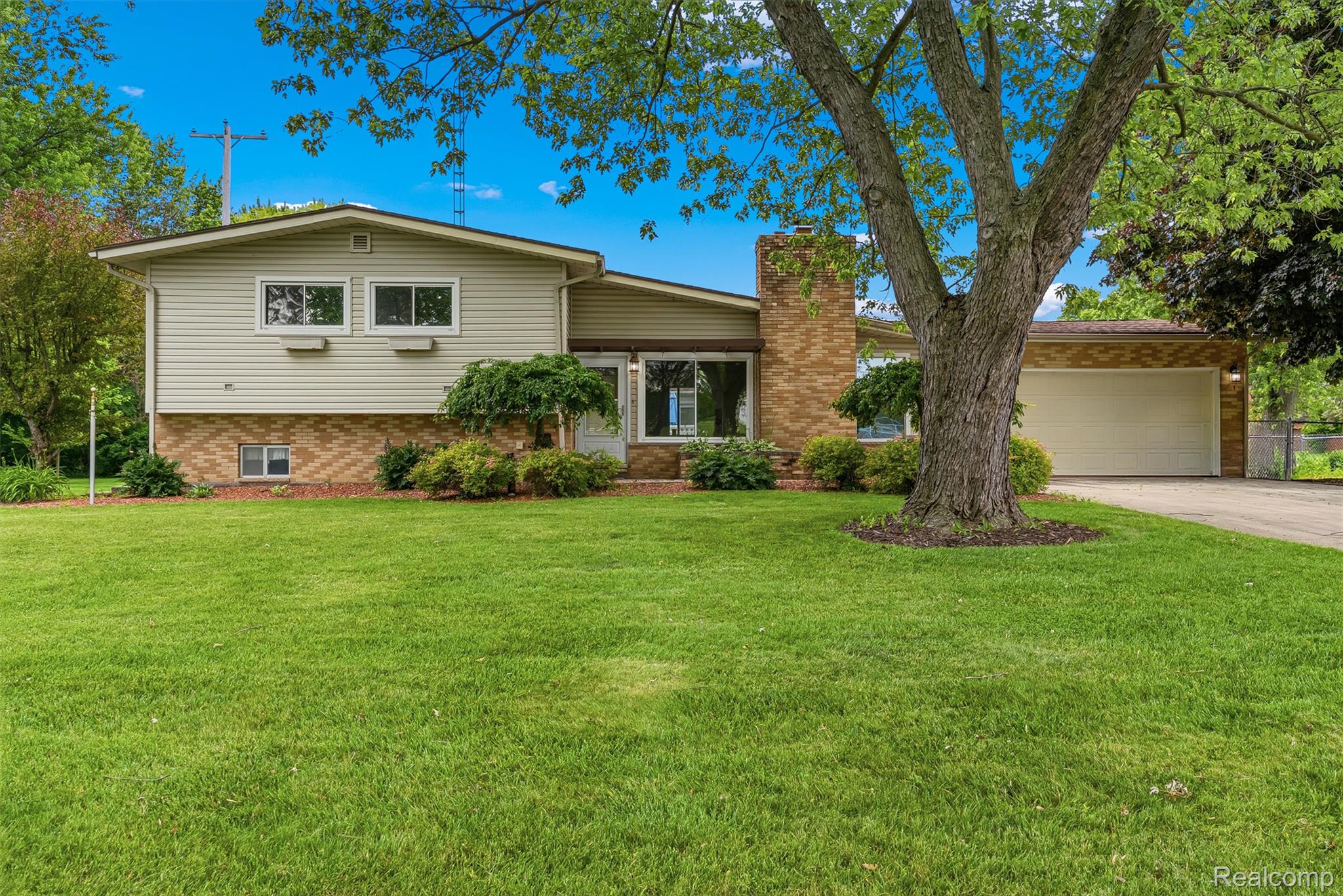 5120 Hillcrest Circle