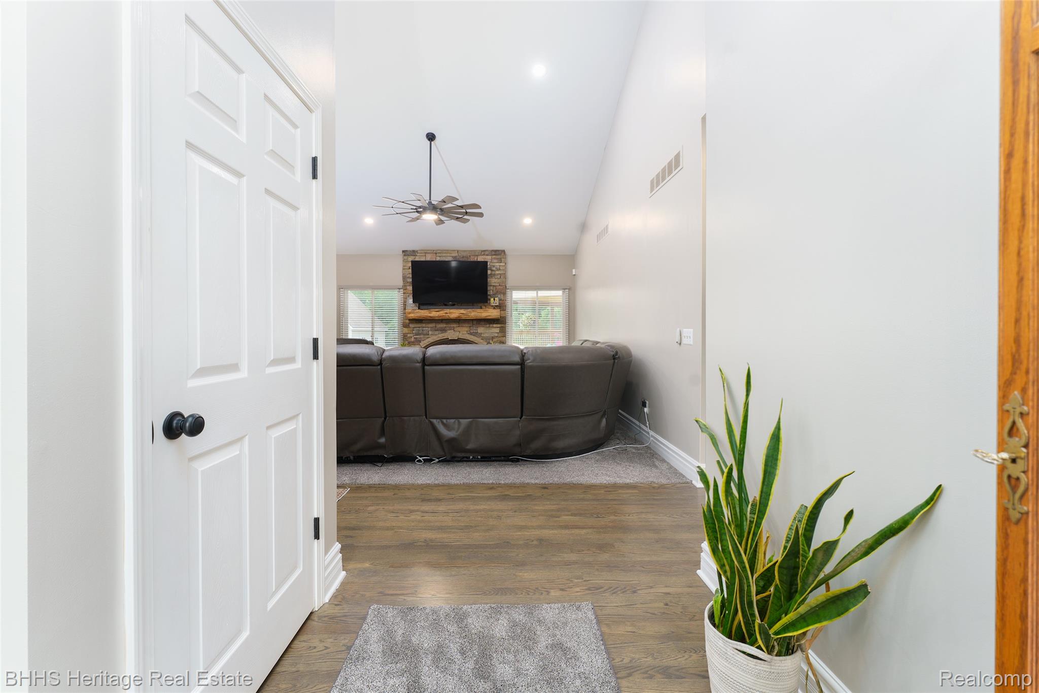 Handy Township, Michigan 48836, United States, 3 Bedrooms Bedrooms, ,4 BathroomsBathrooms,Residential,Active,161141