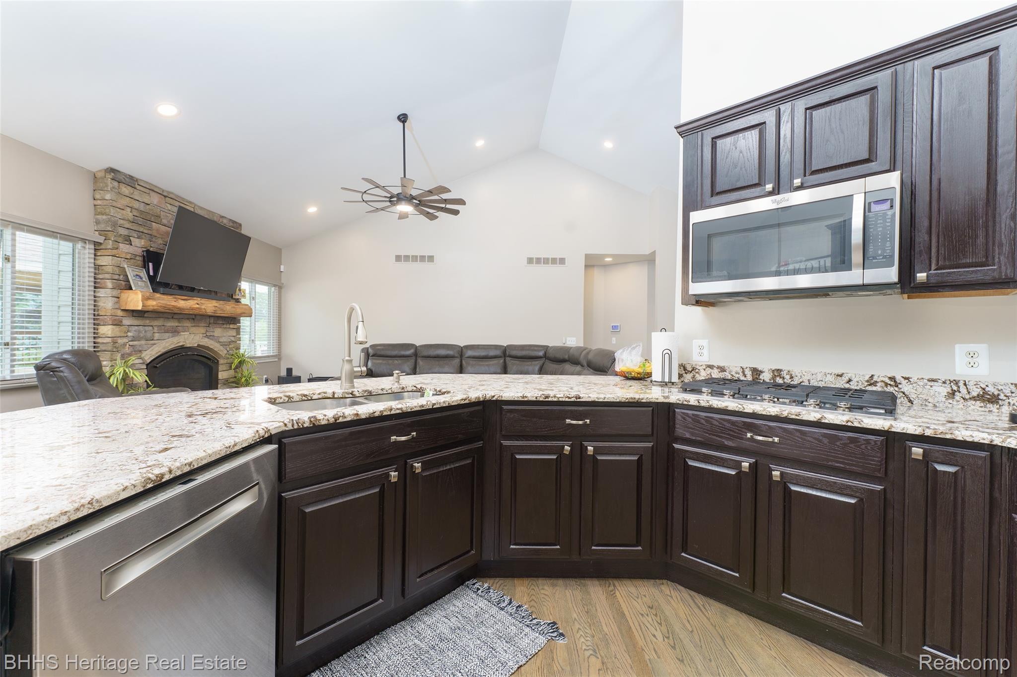 Handy Township, Michigan 48836, United States, 3 Bedrooms Bedrooms, ,4 BathroomsBathrooms,Residential,Active,161141