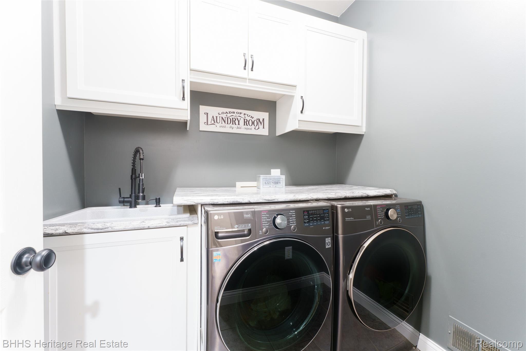 Handy Township, Michigan 48836, United States, 3 Bedrooms Bedrooms, ,4 BathroomsBathrooms,Residential,Active,161141