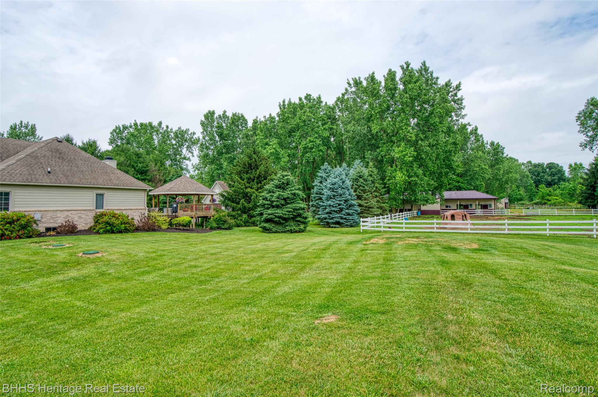 Handy Township, Michigan 48836, United States, 3 Bedrooms Bedrooms, ,4 BathroomsBathrooms,Residential,Active,161141