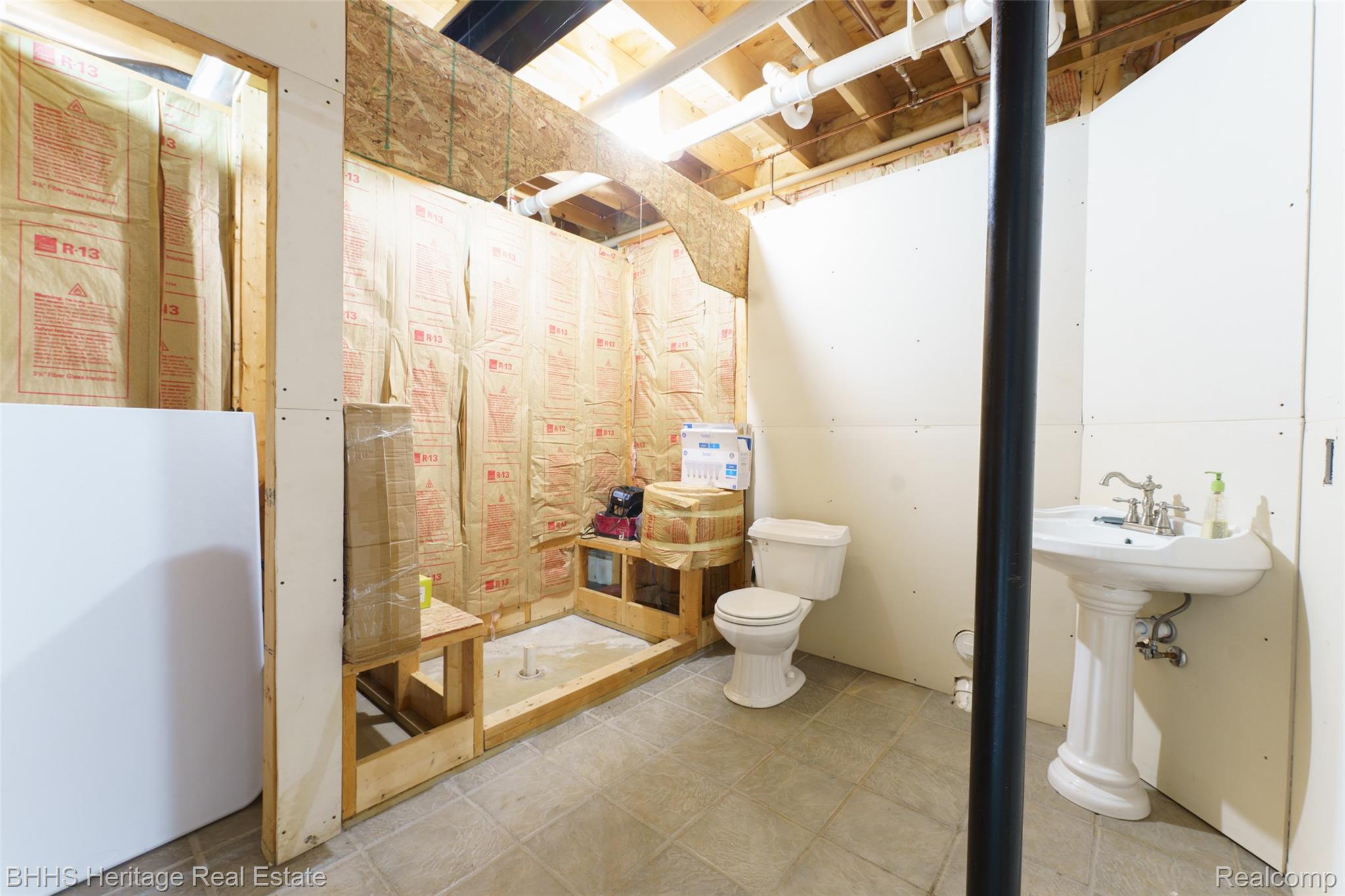 Handy Township, Michigan 48836, United States, 3 Bedrooms Bedrooms, ,4 BathroomsBathrooms,Residential,Active,161141