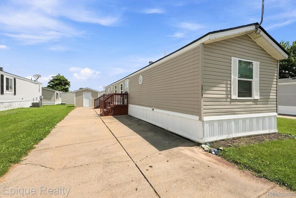 17121 JULIE DR, DAVISBURG, MI 48350 - Image ea3a2dab1f0589d3bcc31b018977d807/3232161012