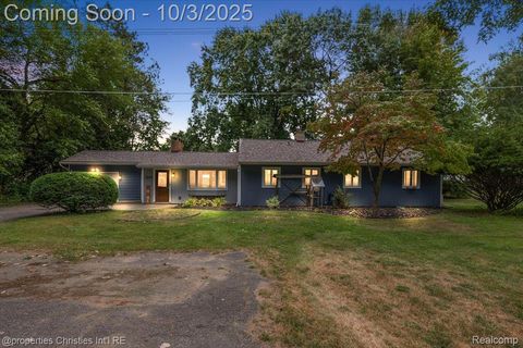 2240 W Nalone Wixom City MI 48393