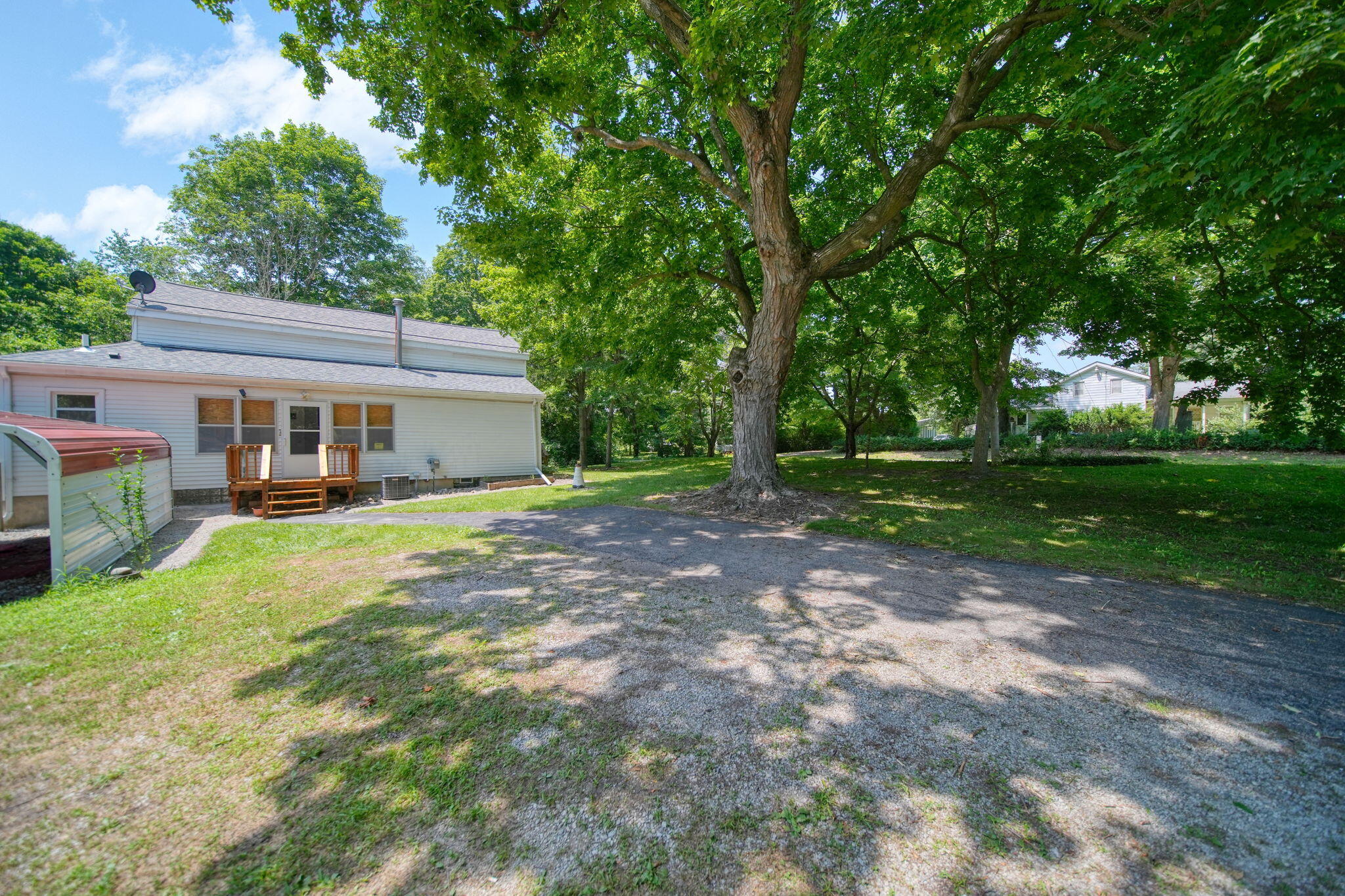 1533 E Munger Road