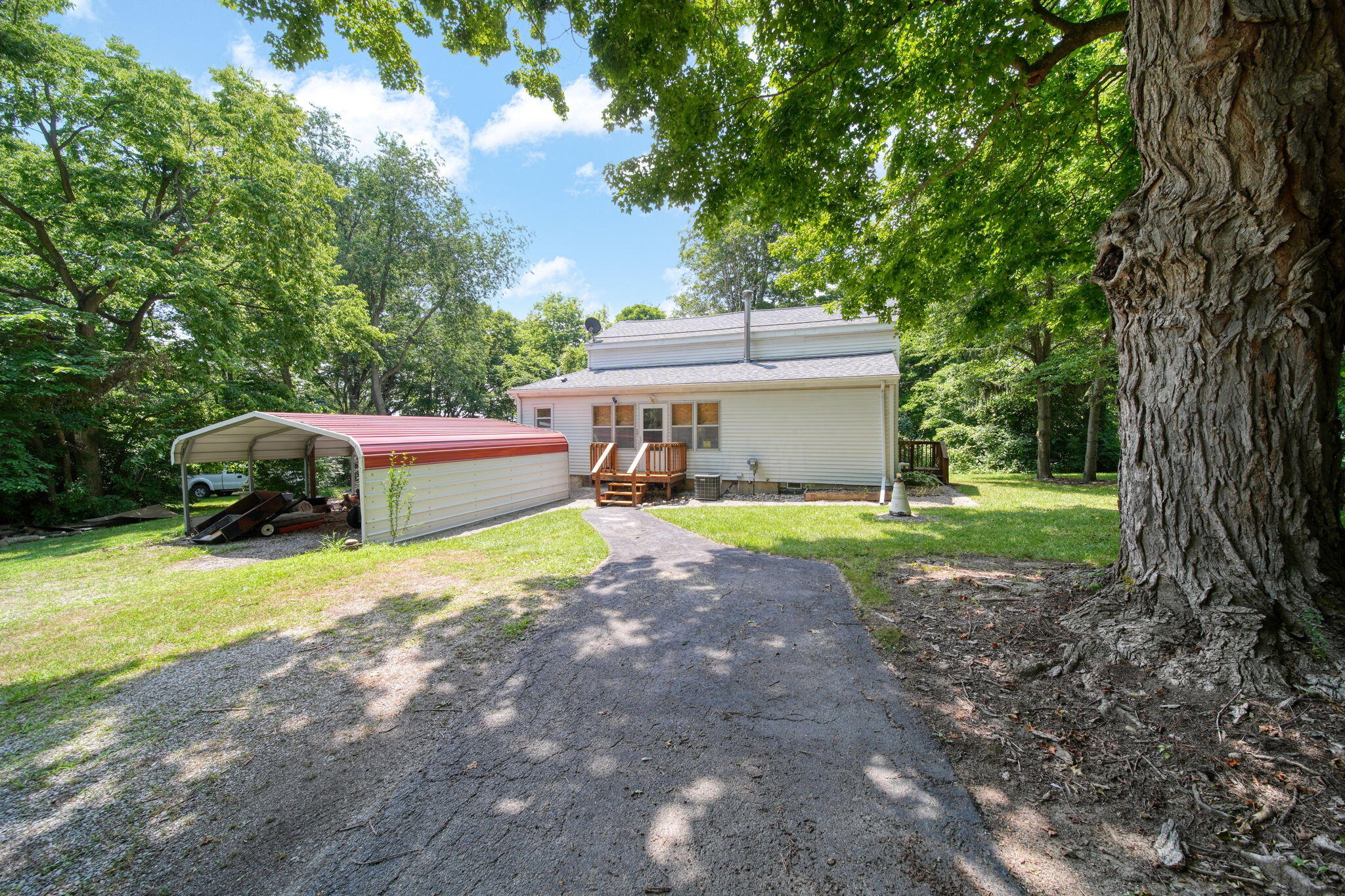 1533 E Munger Road