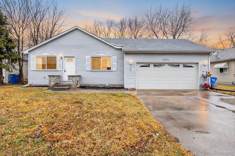 11441 Kaltz Avenue Warren City MI 48089