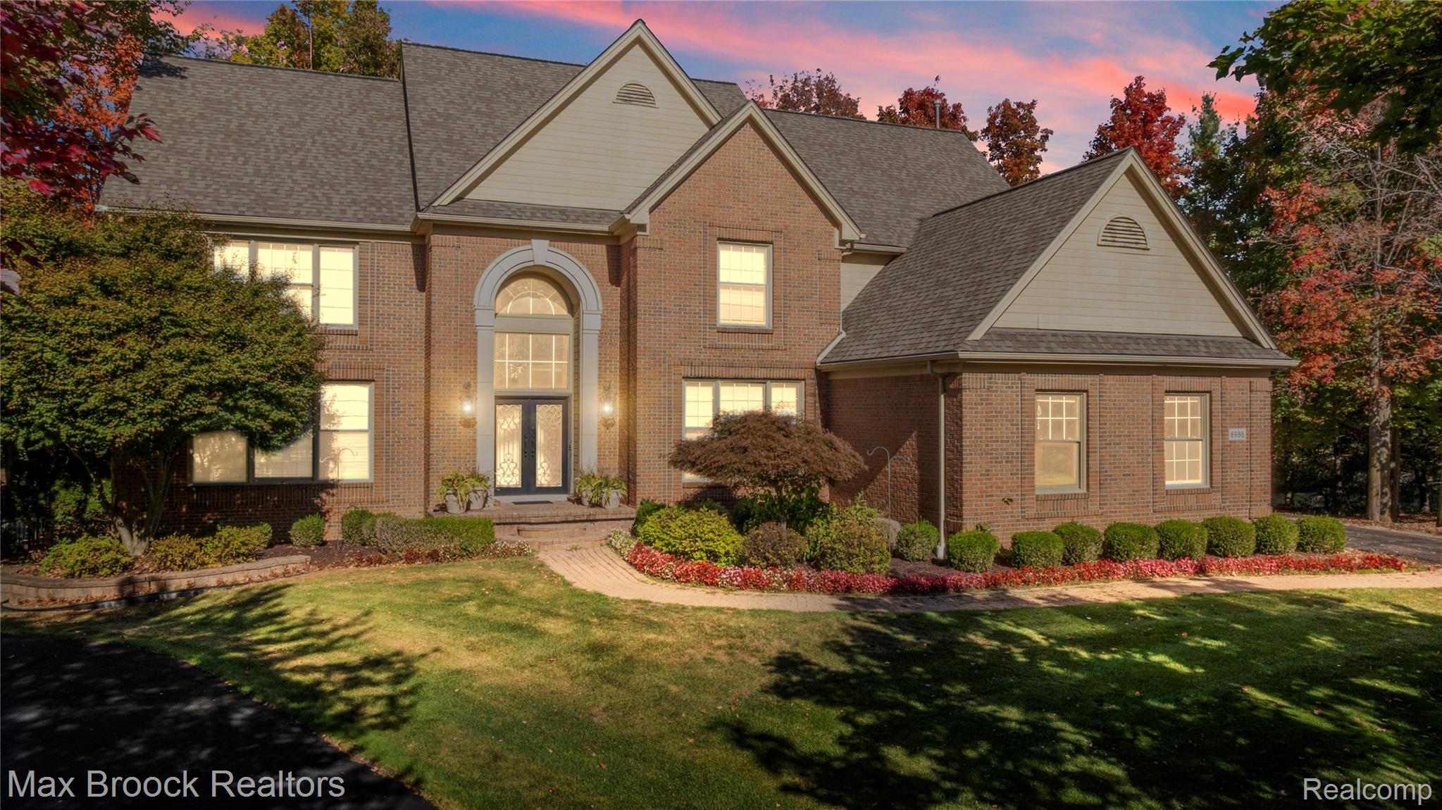 6986 Crosswell Drive