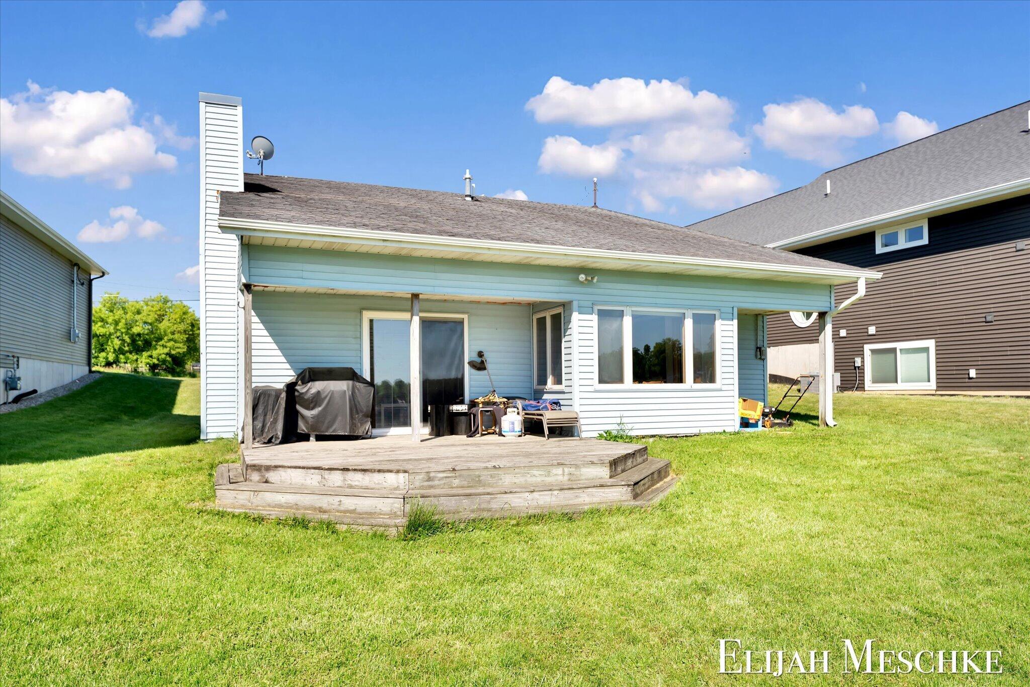 10207 Poplar Drive NE