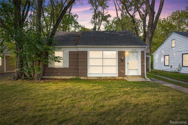 10720 ALBANY ST, OAK PARK, MI 48237 - Image ea4bc50f0ce4ecb82d09d1e275093ded/2441235457