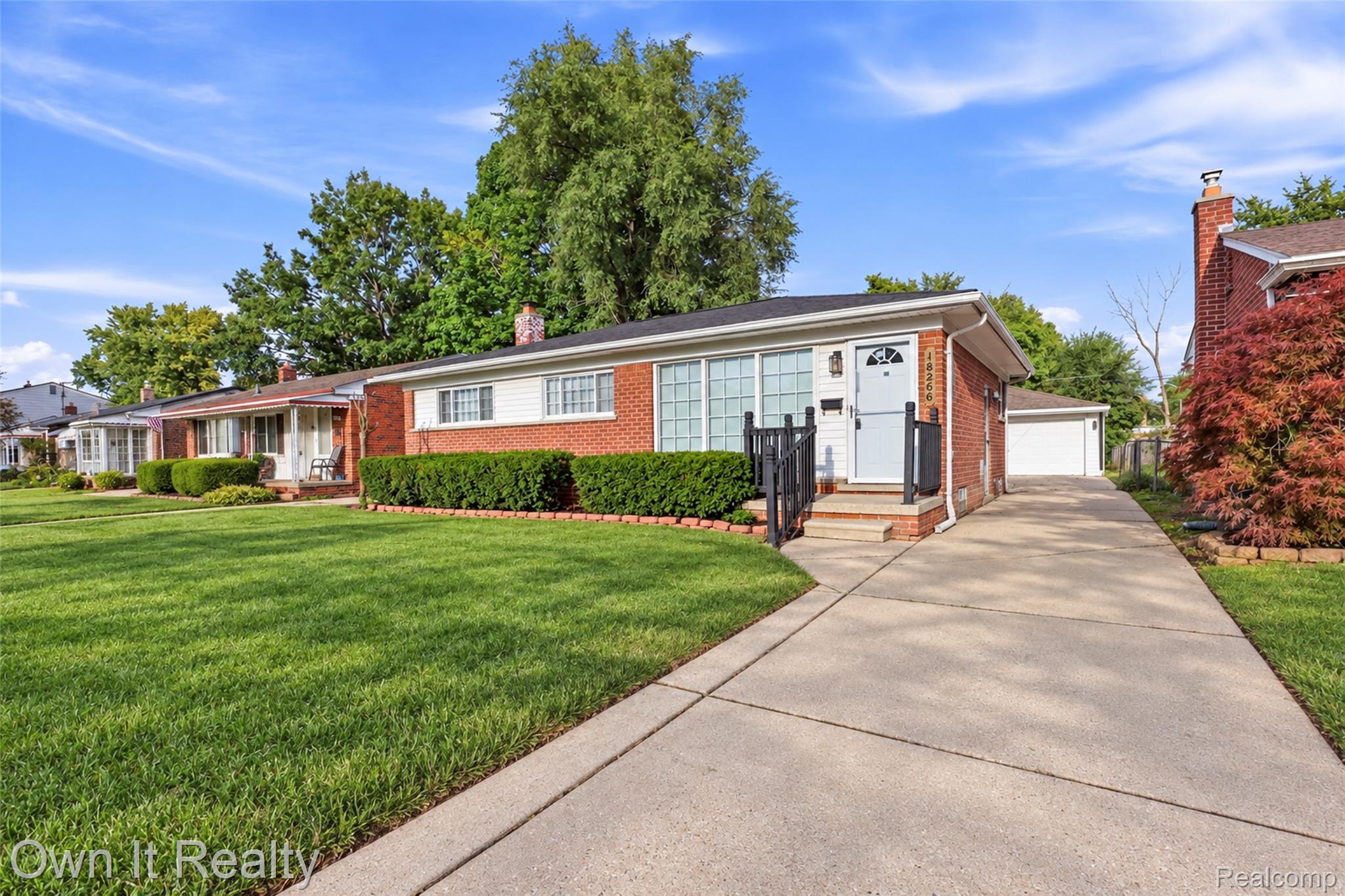 18266 Macarthur