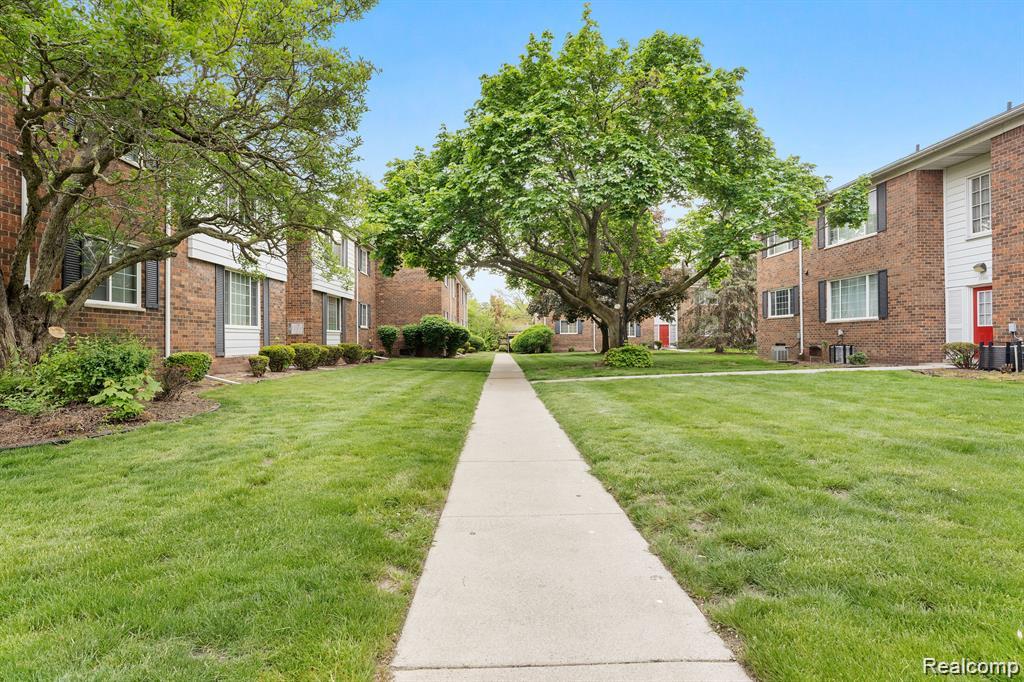 25316 Shiawassee Circle 203