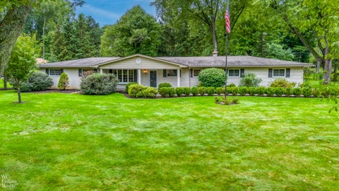 Photo of 1200 Priscilla Lane, Rochester Hills City, MI 48309 (MLS # 58050223605)