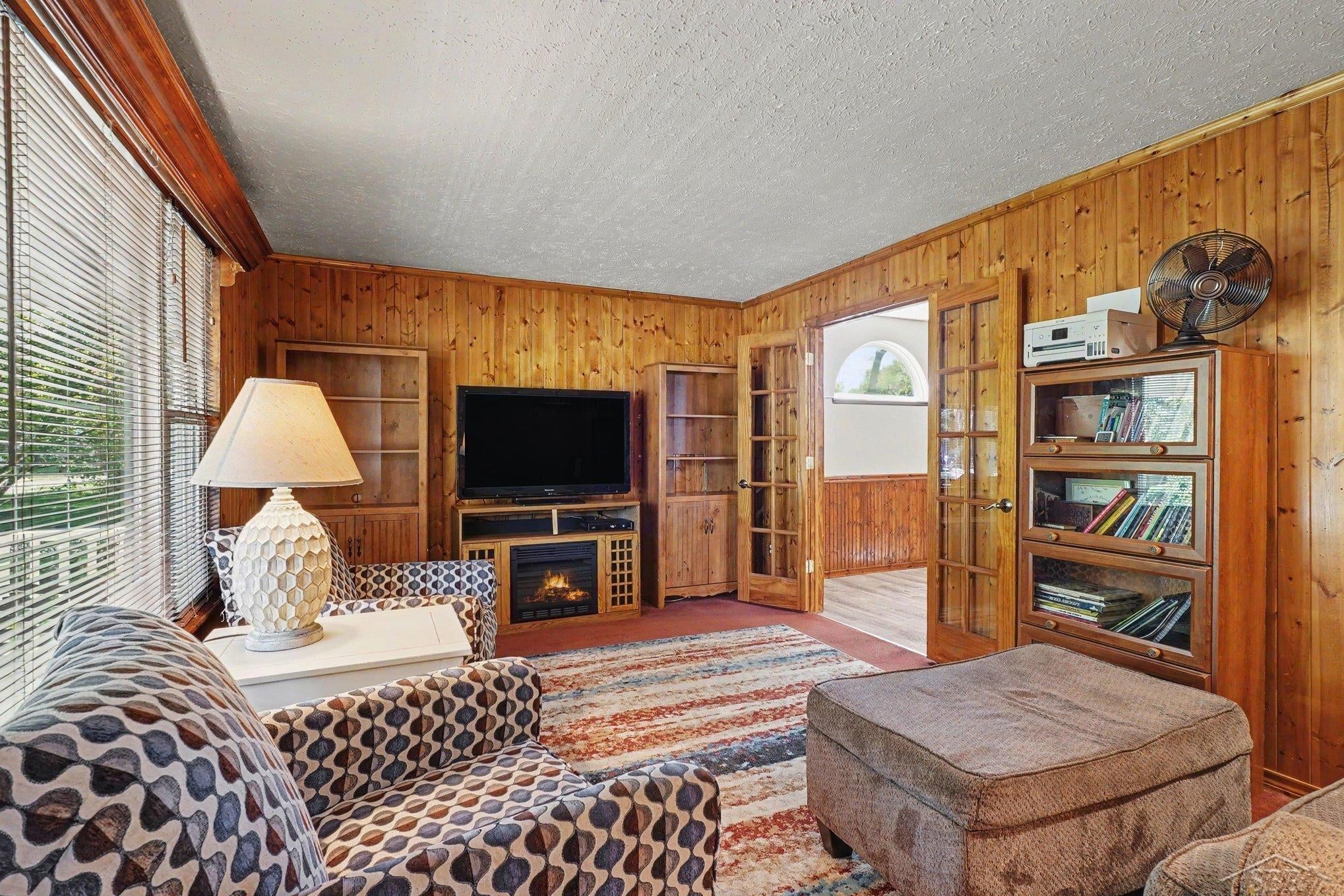 831 Mayflower Drive
