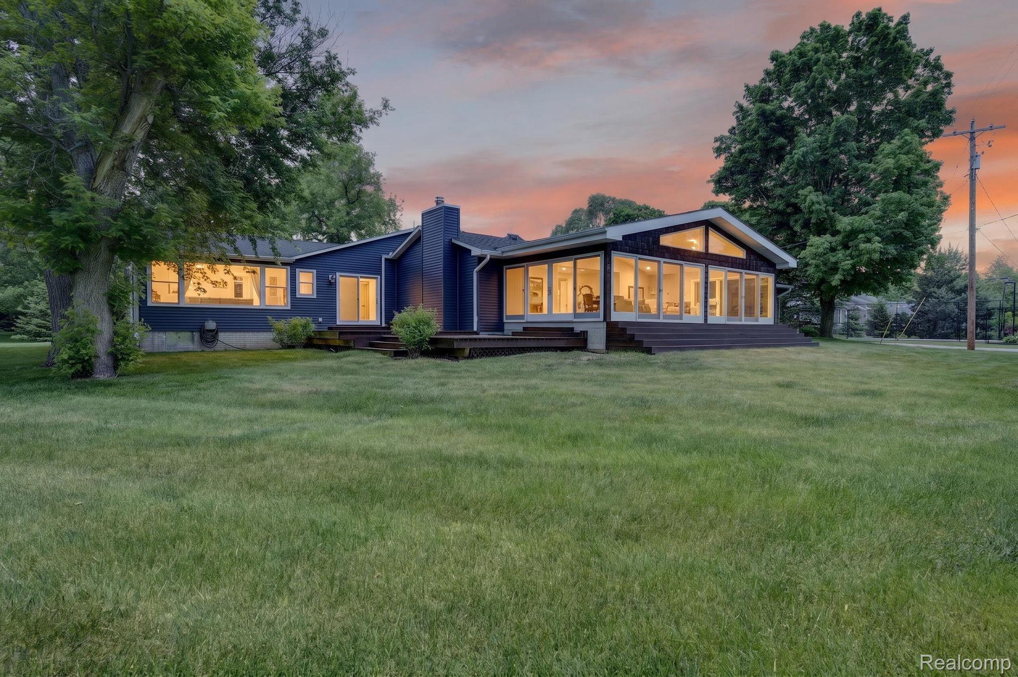 9353 Hill Road