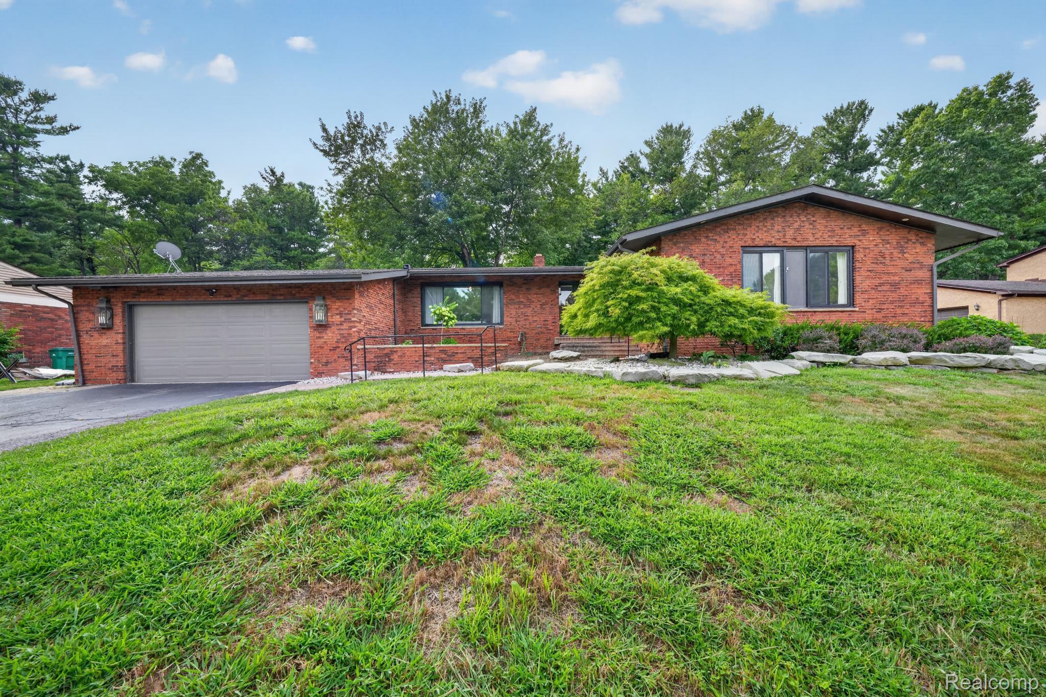 5730 Pine View Drive