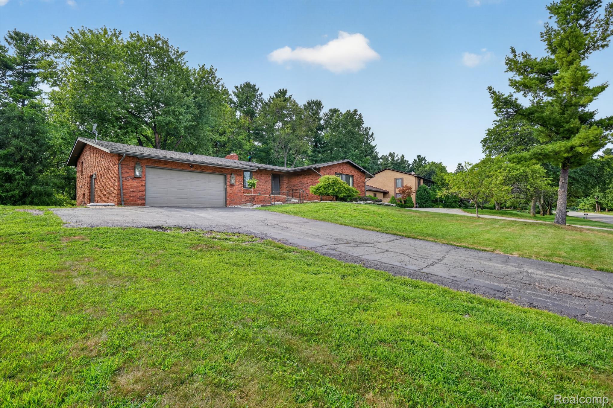 5730 Pine View Drive