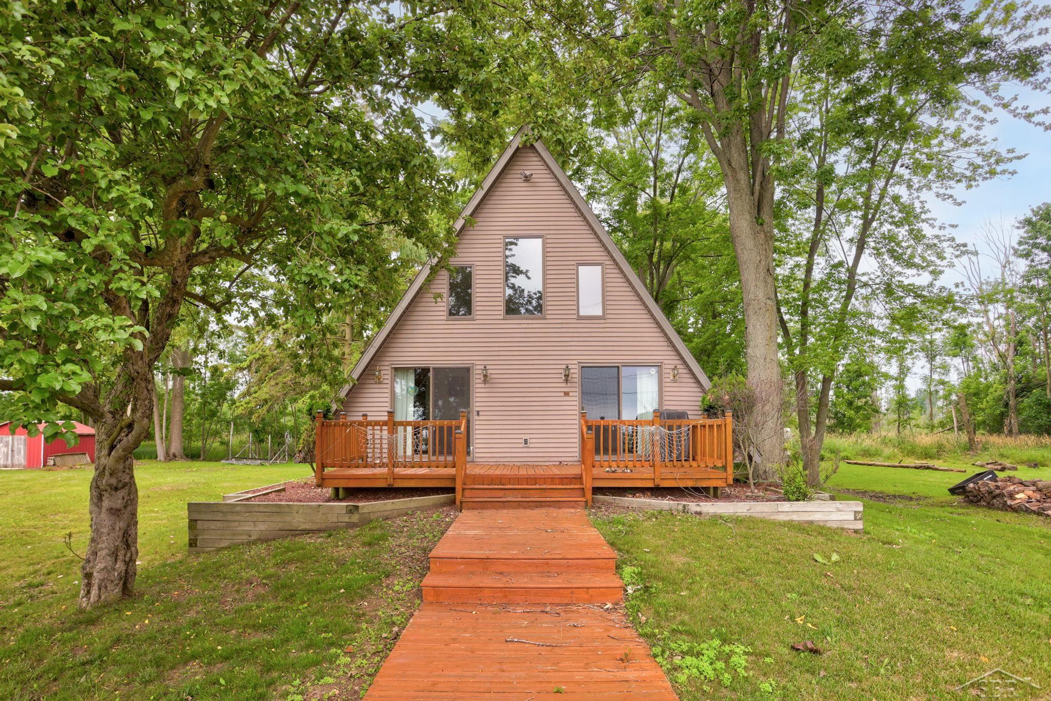 5196 Beachwood Drive