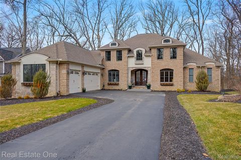 6060 Pinemont Drive Hamburg Township MI 48116