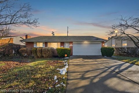 27900 E Larkmoor Street Southfield City MI 48076