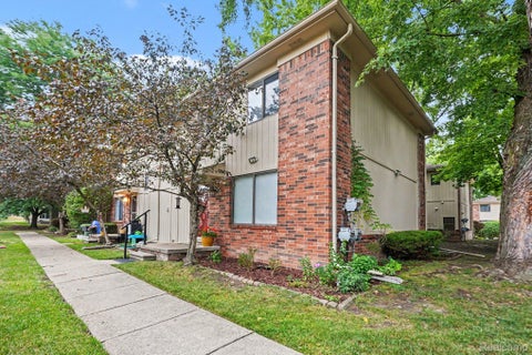Photo of 40861 Highpointe Drive, Clinton Charter Township, MI 48038 (MLS # 20261070469)