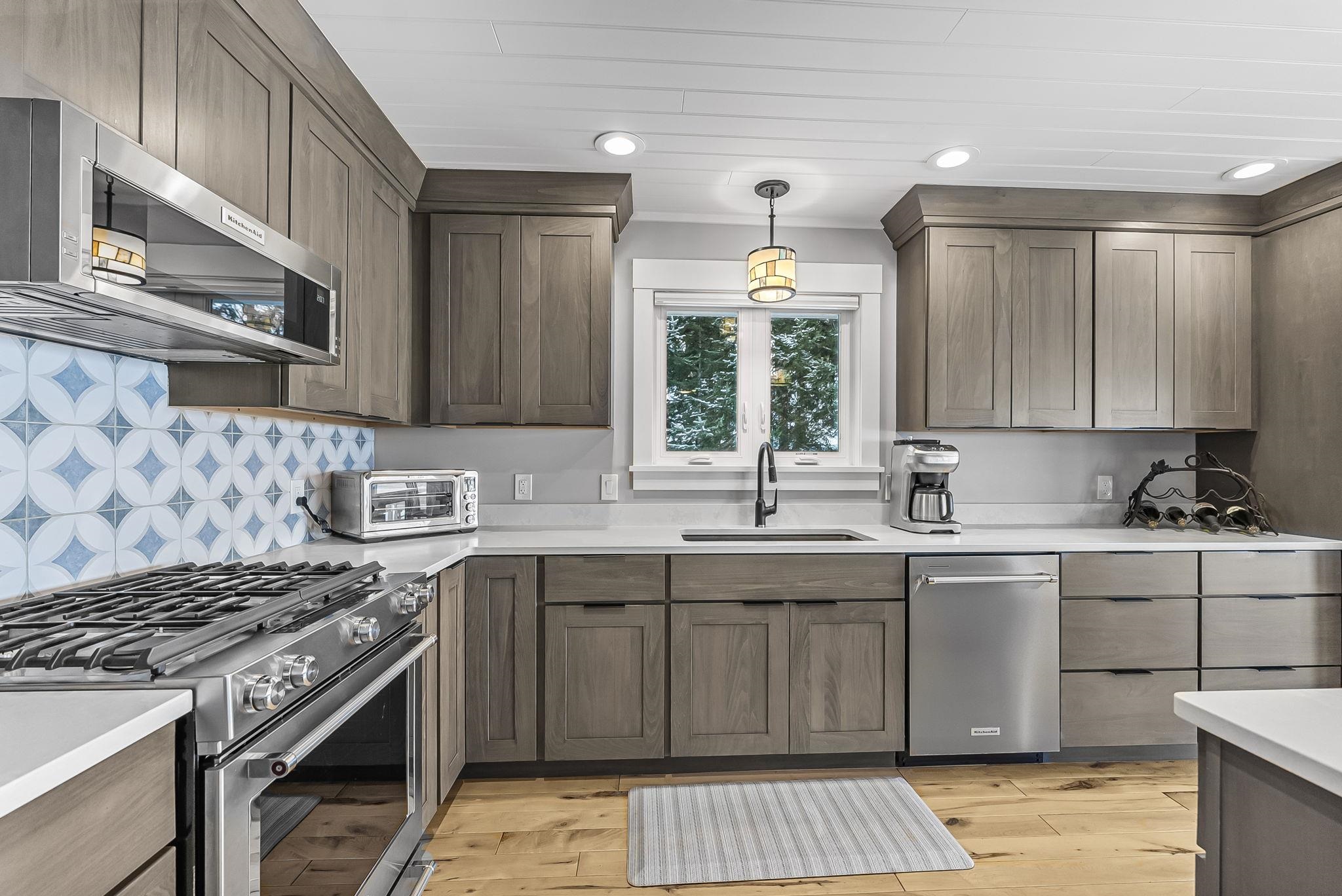 5648 MacKenzie Drive