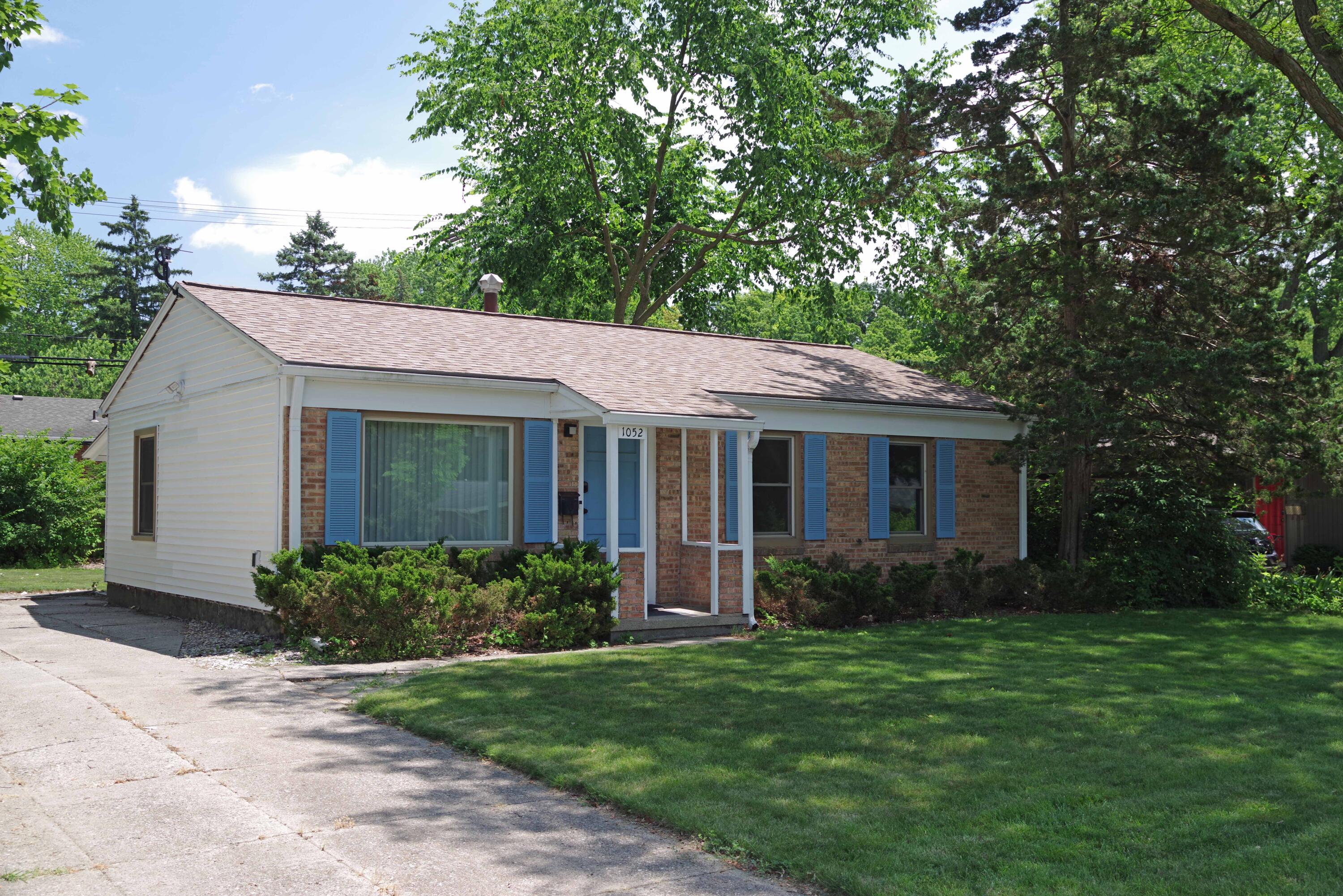 1052 N Maple Road