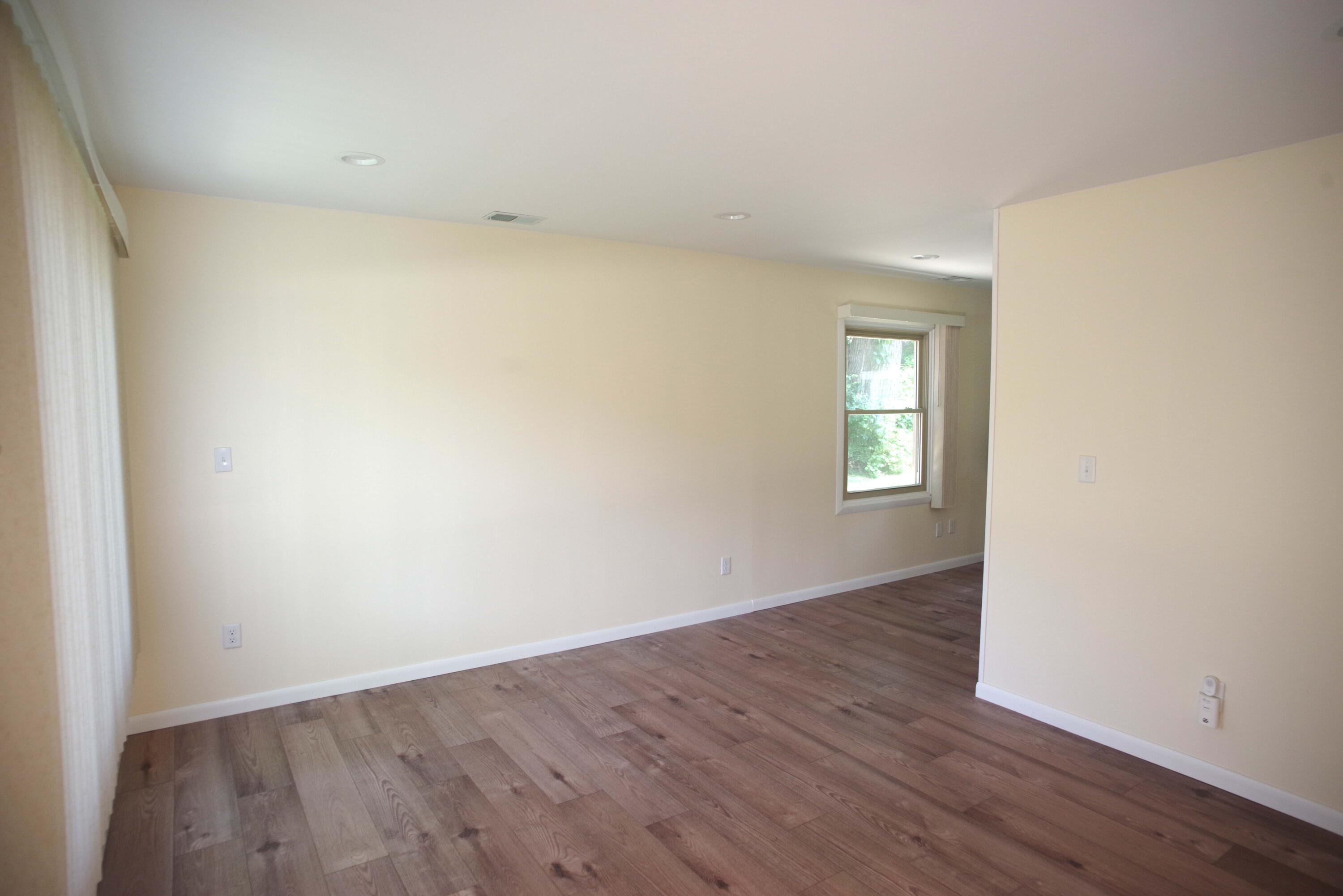 1052 N Maple Road